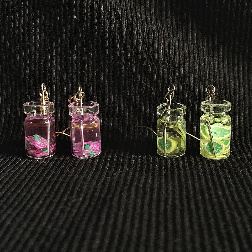Bundle of 2 light cocktail earrings